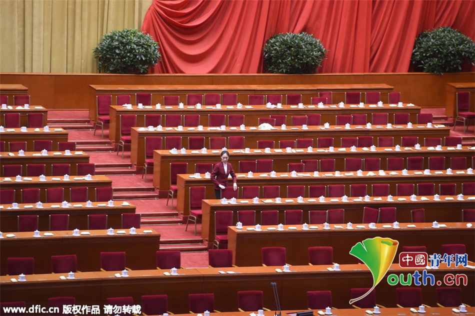 会后余温 政协会场里最后的身影
